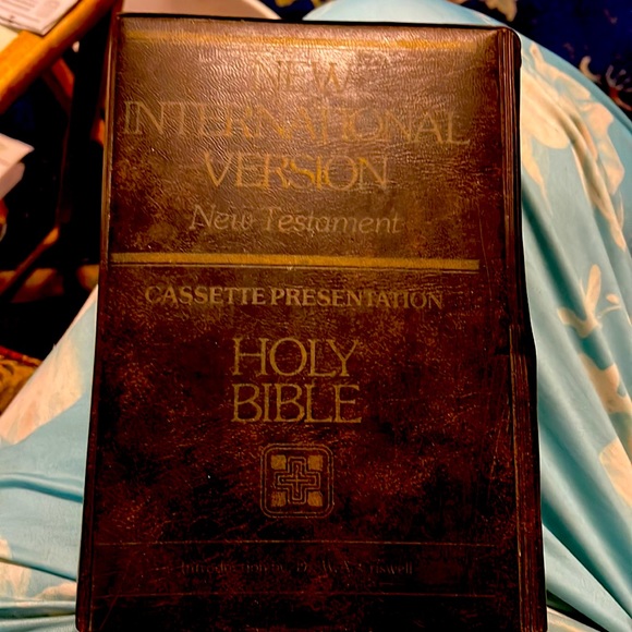 FLASH SALE!COMPLETE SET CASSETTE OF NEW INTERNATIONAL VERSIONNEW TESTAMENT - Picture 1 of 5